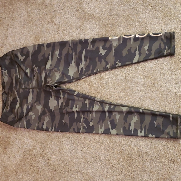 Camo Bebe sport leggings, size 1X - Picture 1 of 4